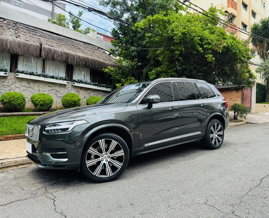Volvo XC90 fotografado pela Premier Imports